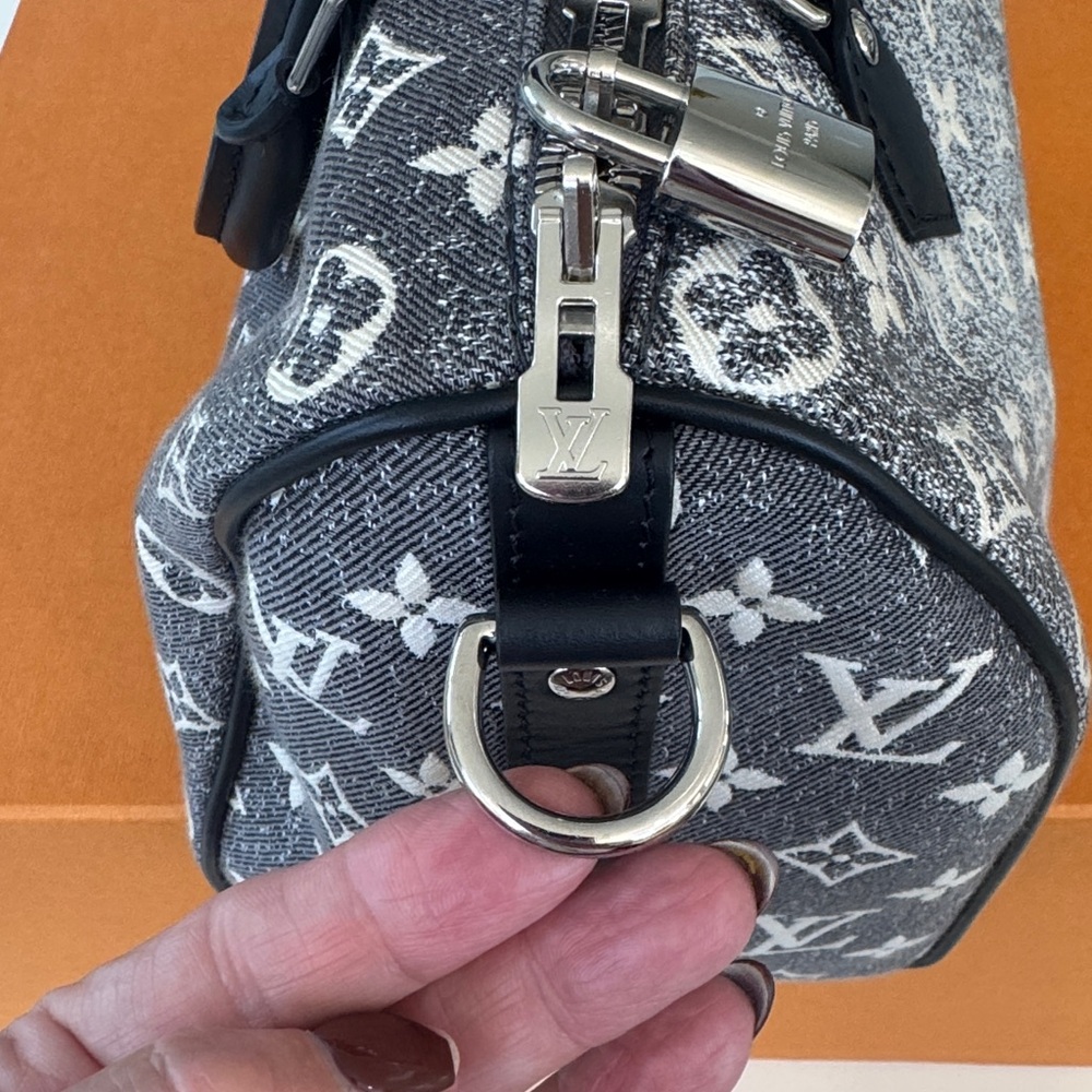 I lowered the price to sell  
Louis Vuitton Black and Gray Monogram Speedy 25 - Picture 16 of 16